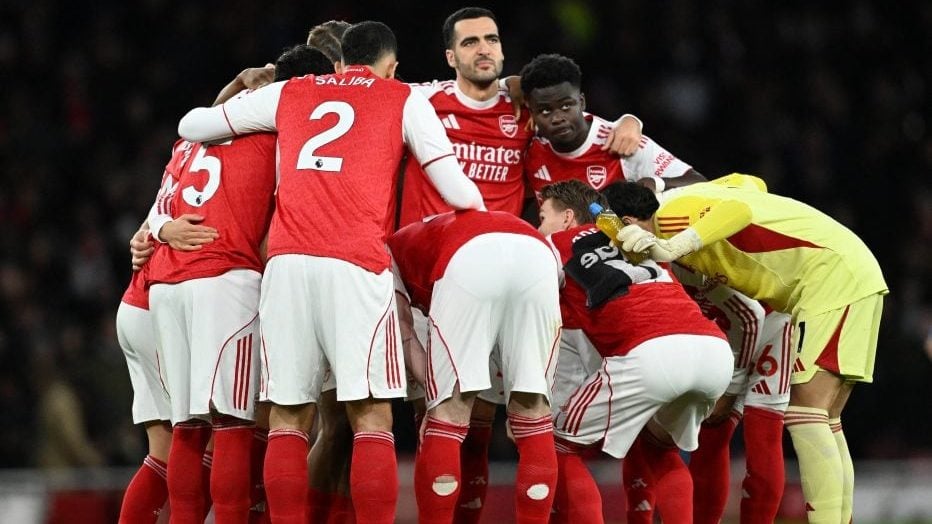 斯洛特：我们没有可用的边锋，派出两名9号球员是合乎逻辑的（斯洛特：边锋无人可用，安排双9号合情合理）