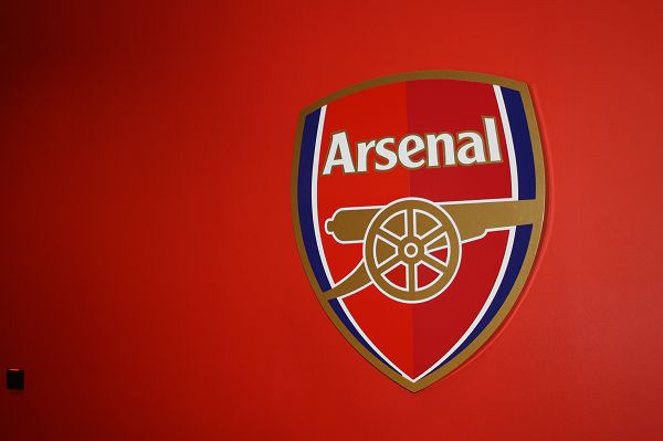 荷媒：利物浦有意阿尔克马尔新星斯密特，斯洛特对其很欣赏（荷媒：利物浦关注阿尔克马尔新秀斯密特，斯洛特青睐有加）