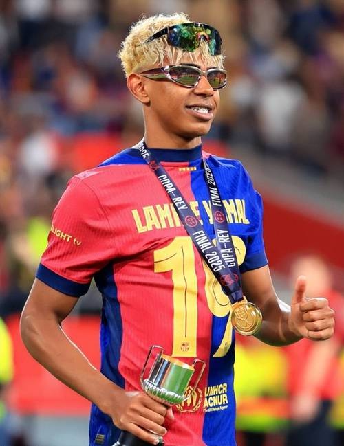 donk：chopper发高烧回合间只能闭眼休息，他真的燃尽了（donk称：chopper高烧，回合间只能闭眼休息，已彻底燃尽）