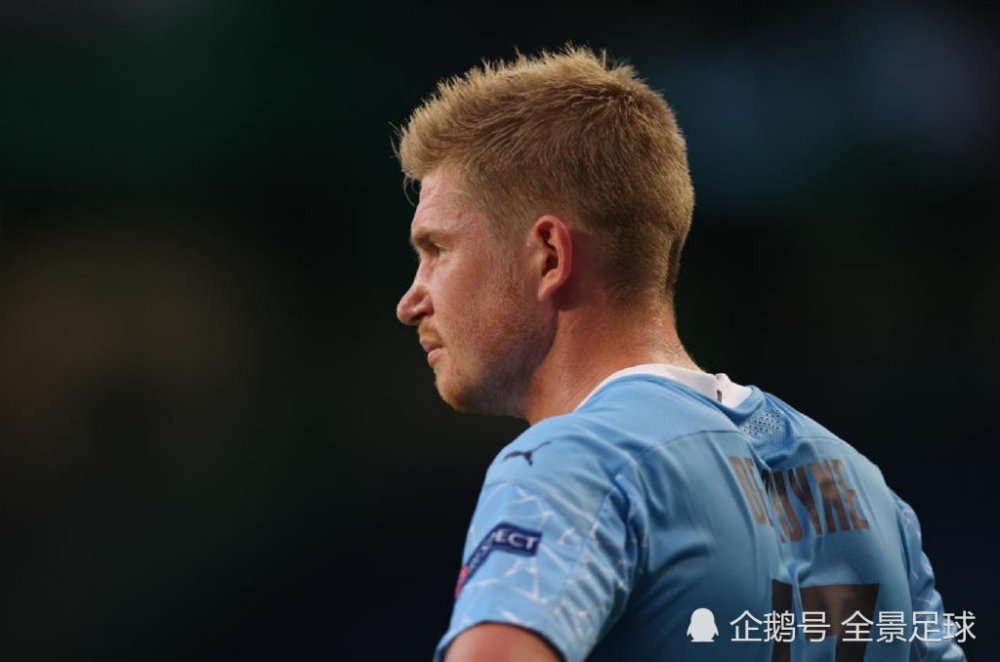 他真把足球踢成艺术了（他用脚步谱写足球的艺术）