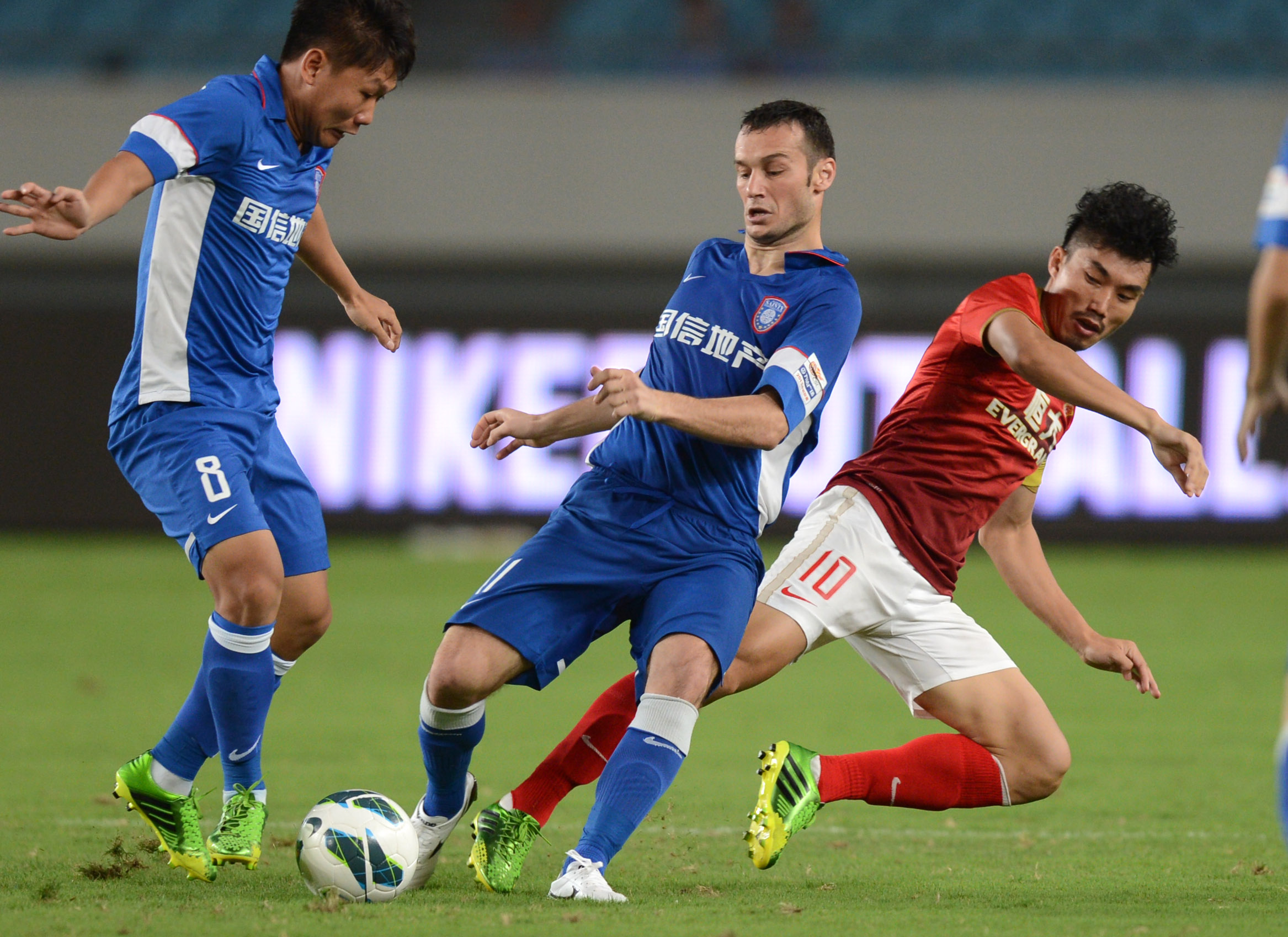 小蜘蛛未获最佳前锋提名，冈萨雷斯晒照：显然他们什么都不懂（小蜘蛛无缘最佳前锋提名，冈萨雷斯晒照质疑：他们根本不懂球）