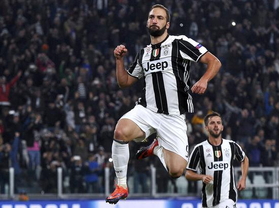 马特乌斯：我和马拉多纳就像梅西和C罗，但我们场外相处更多（马特乌斯：我与马拉多纳如同梅西与C罗，但场外互动更频繁）