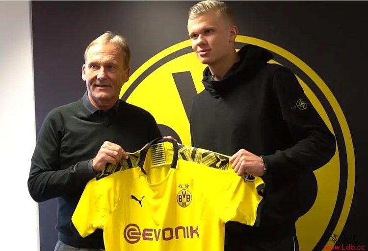 切尔西官方抖音发布雅克松诗朗诵： 尼古拉斯-夹克森（切尔西官抖发布雅克松诗朗诵视频：尼古拉斯＂夹克森＂出镜）