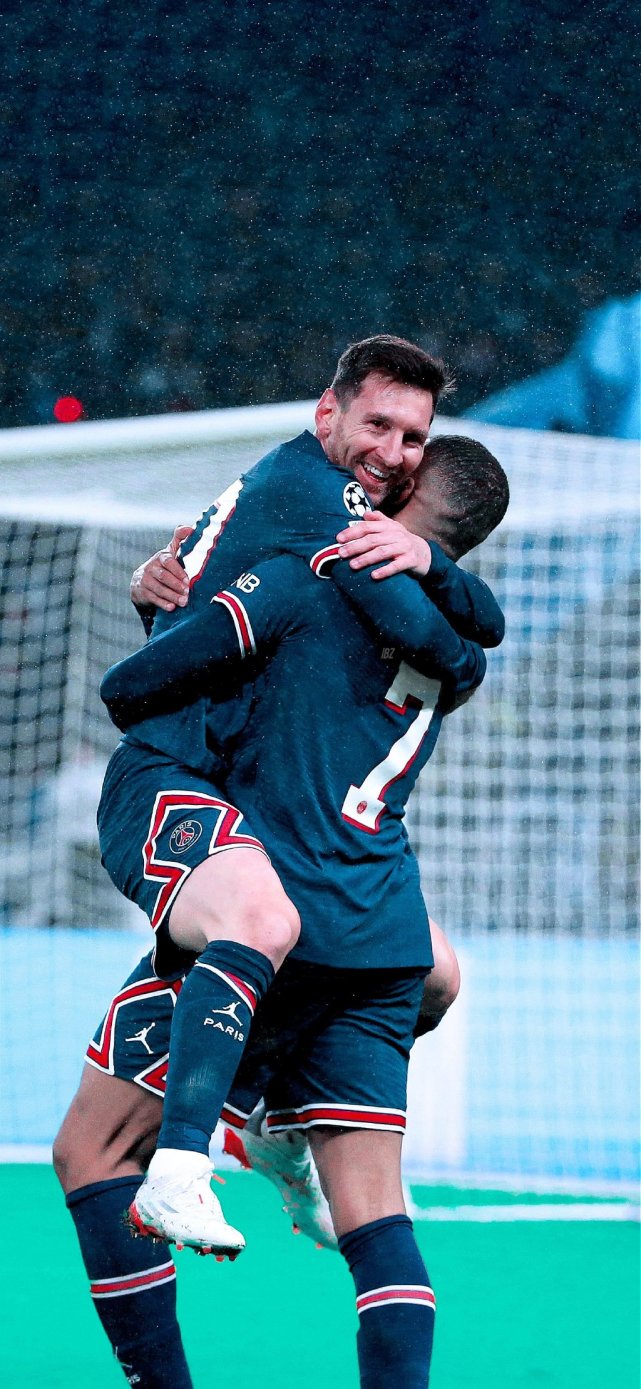 足球意甲争四形势混乱，7队争3名额（意甲前四混战：七队争三席）