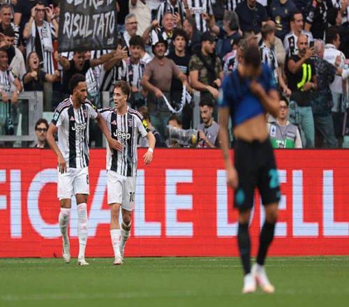 梅西职业生涯获得13座联赛冠军：西甲10冠、法甲2冠、美职联1冠（梅西生涯联赛冠军达13座：西甲10冠、法甲2冠、美职联1冠）