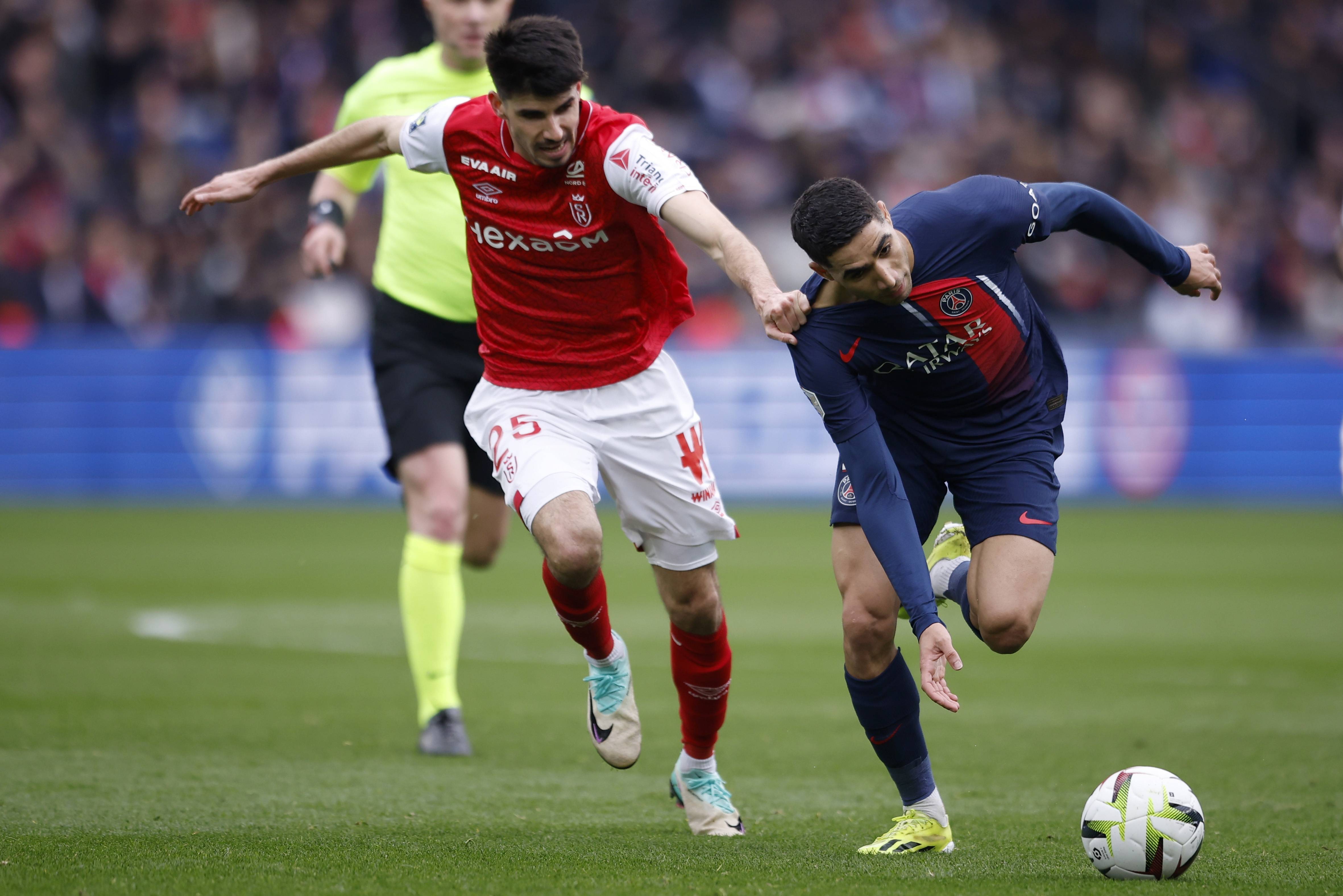 热议U22国足胜韩国：拜合拉木得看怎么用；韩国像大学生队（U22国足击败韩国引热议：拜合拉木用法成焦点，韩国踢得像大学生队）