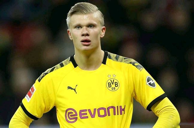 意大利队防守依旧稳固（意大利后防依然稳健）