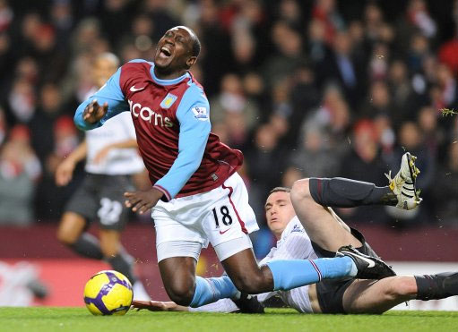 阿贾克斯客场4-2卡拉巴赫，格洛赫双响，多尔贝格、加埃建功（阿贾克斯客场4-2击退卡拉巴赫：格洛赫梅开二度，多尔贝格、加埃破门）