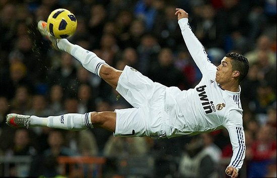 记者：阿隆索在训练前向全队讲话，批评球员态度问题（记者称阿隆索训练前面向全队发言，直批球员态度问题）