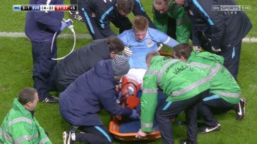 官方：本轮港超联赛延期进行，中国香港各代表队将臂缠黑纱出战（官方通报：港超本轮推迟，中国香港各代表队将佩戴黑纱参赛）