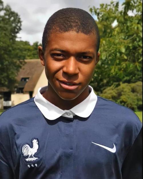 红黑军团的旅程终点：雷乌斯红迪斯与皇家社会的国王杯对决（红黑军团征途谢幕：雷乌斯红迪斯与皇家社会上演国王杯对决）