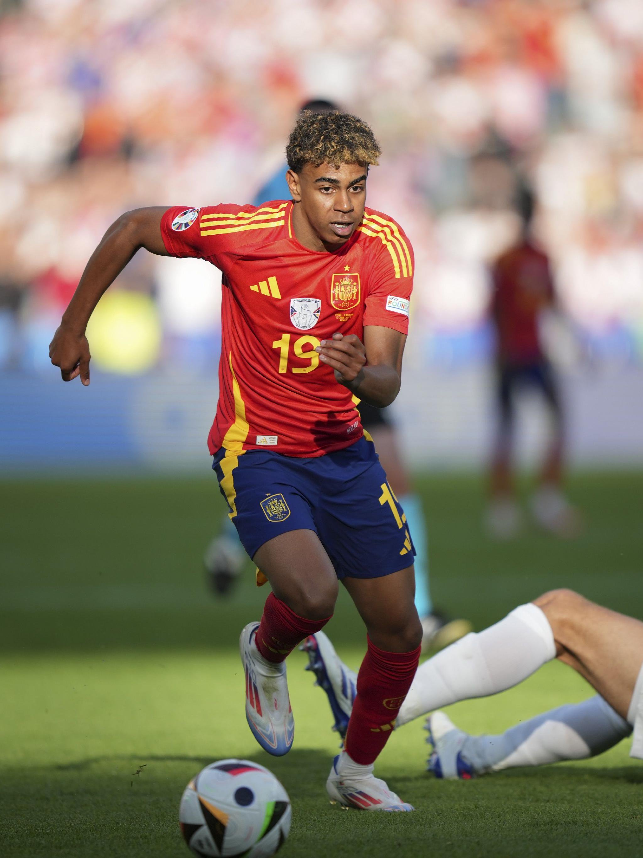 略伦特：若没被西班牙征召我也不难过；我现在享受品葡萄酒（略伦特：即便无缘西班牙征召也坦然，如今正享受品葡萄酒）