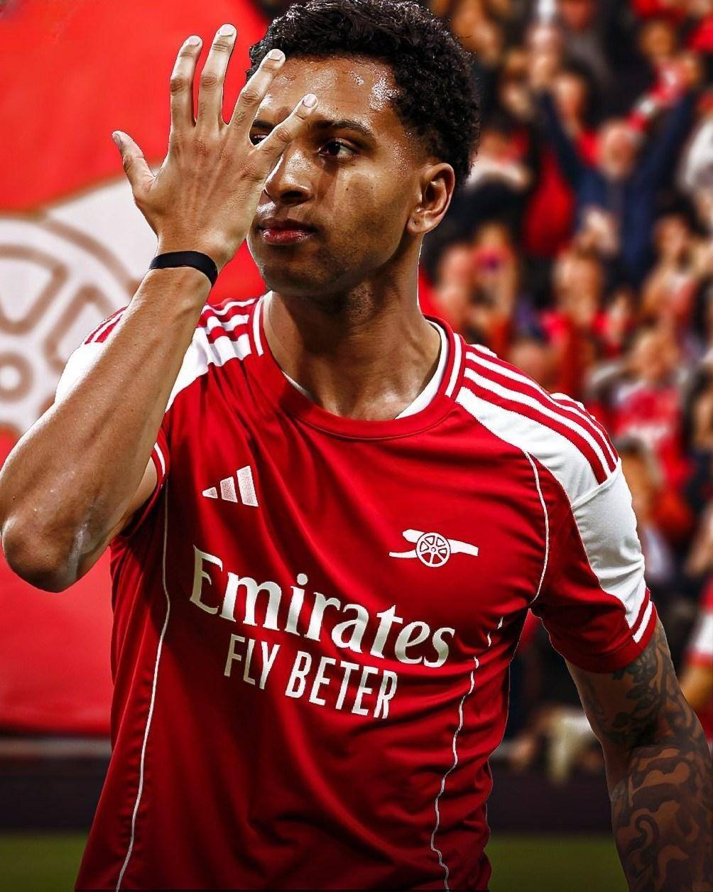 足球报：申花将利用今年最后两场亚冠来决定人员的去留（足球报：申花将以本年末两场亚冠检验阵容，敲定人员去留）