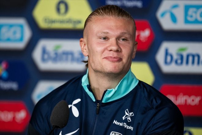 国家队征召！感谢邵佳一指导为青岛足球书写的精彩篇章（国家队召唤！致敬邵佳一指导为青岛足球写下的辉煌篇章）